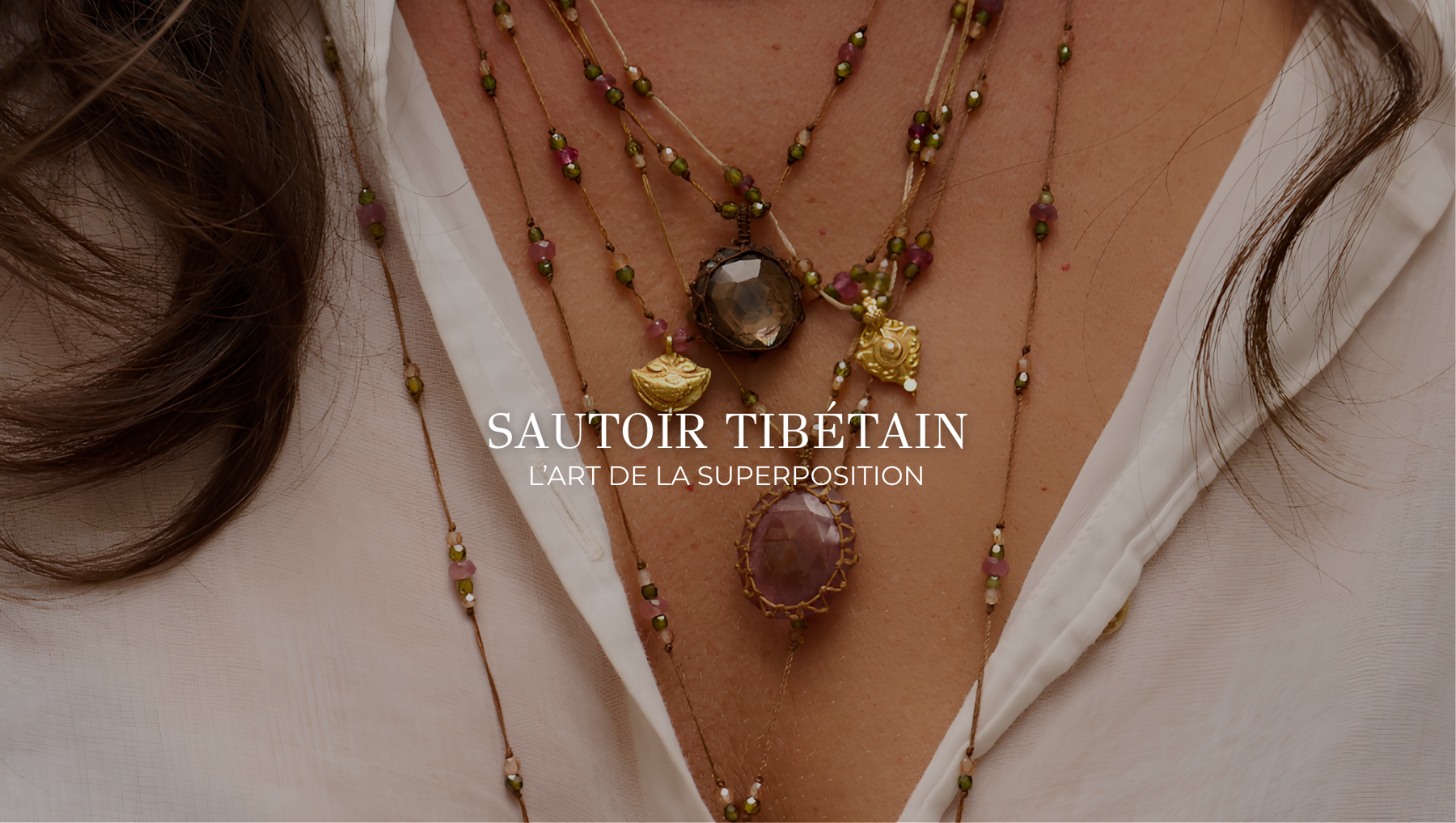Le sautoir tibétain : comment le porter et le superposer | Sharing Bijoux
