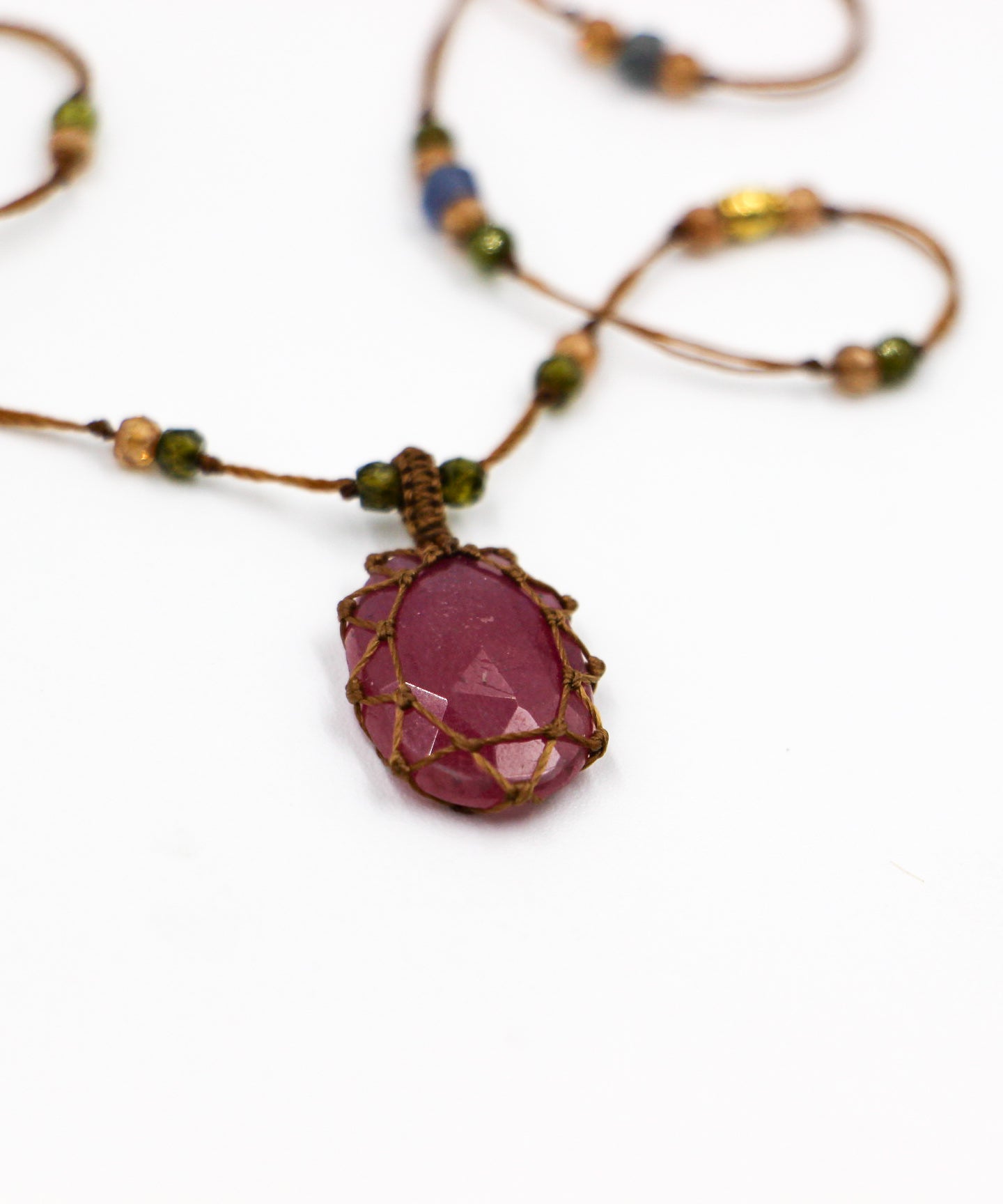 So Precious Short Tibetan Necklace - Pink Corundum - Mix Ruby - Beige Thread