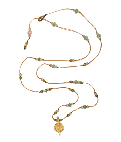 Collier Goldie - Mix Tsavorite - Fil Tabac wird zu Collier Goldie - Tsavorite-Mix - Tabakfaden. 
Eine passende Übersetzung wäre: Collier Goldie - Tsavorite-Mix - Tabakfaden
