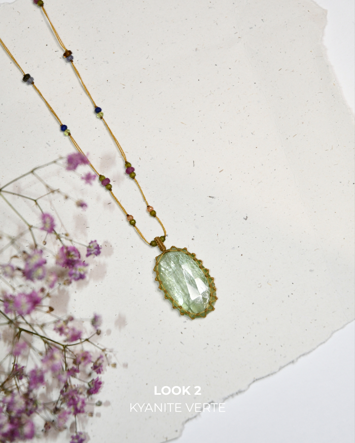 Sautoir Tibétain – Kyanite Verte – Mix Multipierres – Fil Beige