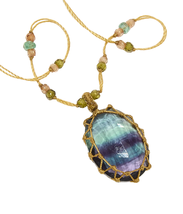 Collier Court Tibétain - Fluorite rainbow - Fil Beige & Emeraude