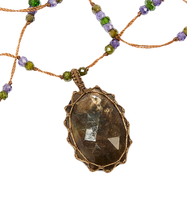 Collier court tibétain - Corundum - Mix Tsavorit purple - Fil Tabac