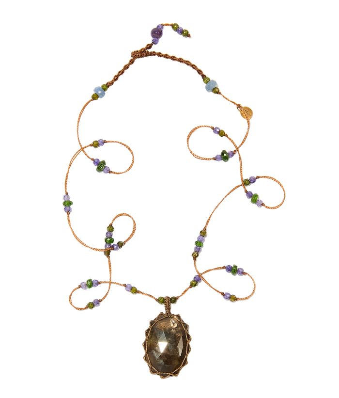 Collier court tibétain - Corundum - Mix Tsavorit purple - Fil Tabac