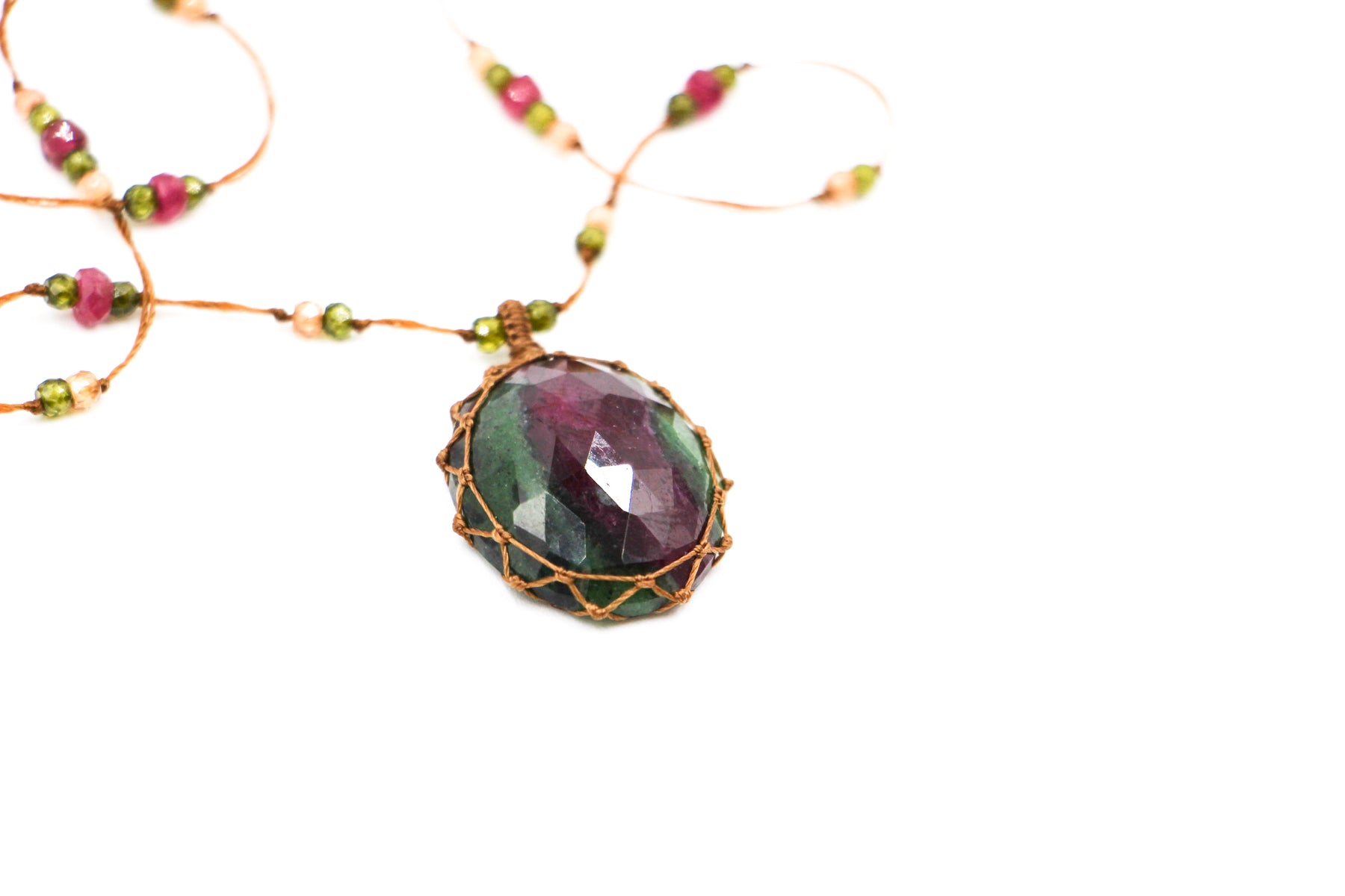 Short Tibetan Necklace - Ruby Zoisite - Mix Ruby - Beige Thread