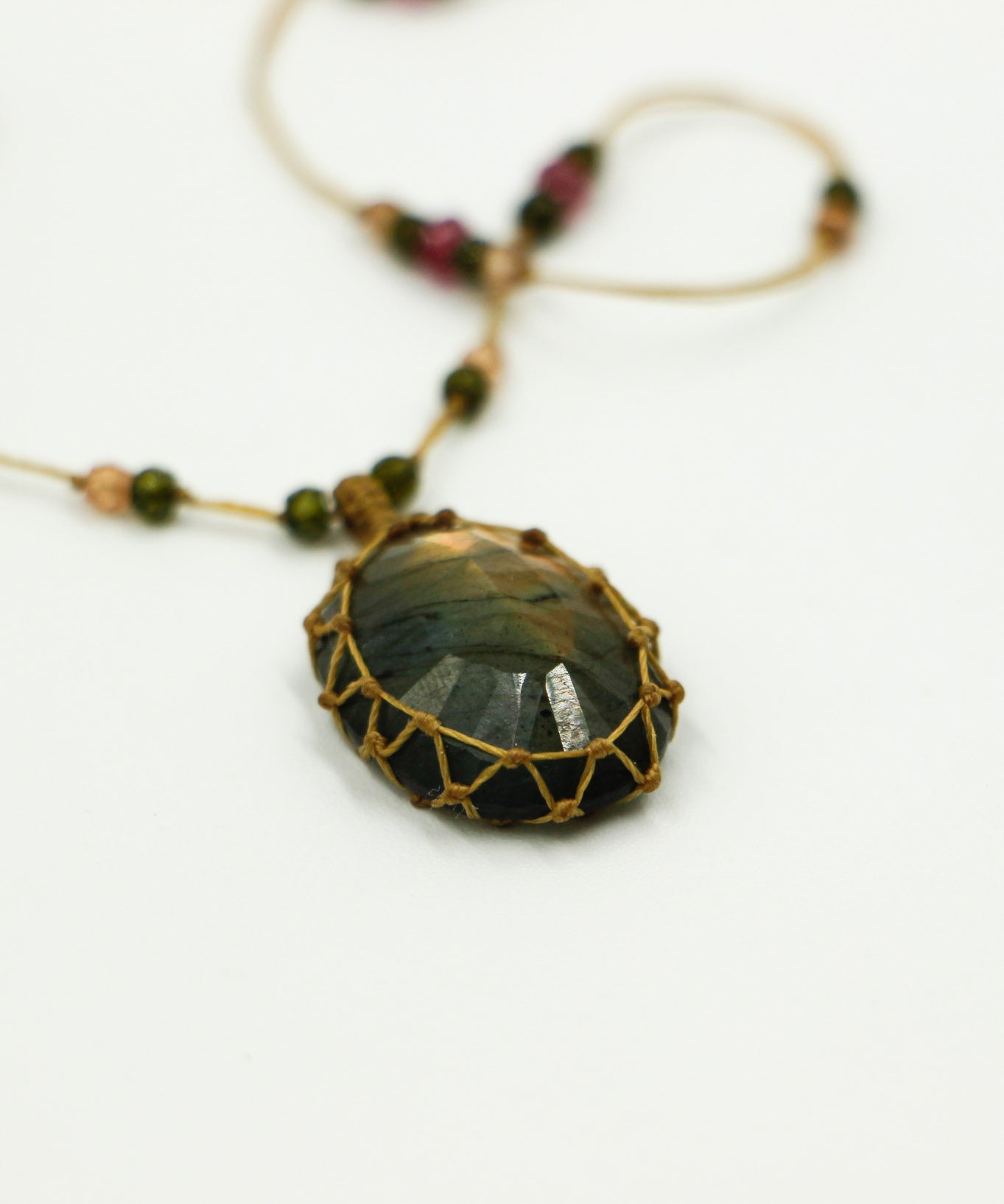 Tibetan Short Necklace - Green Fire Labradorite - Mix Sapphire - Beige Thread