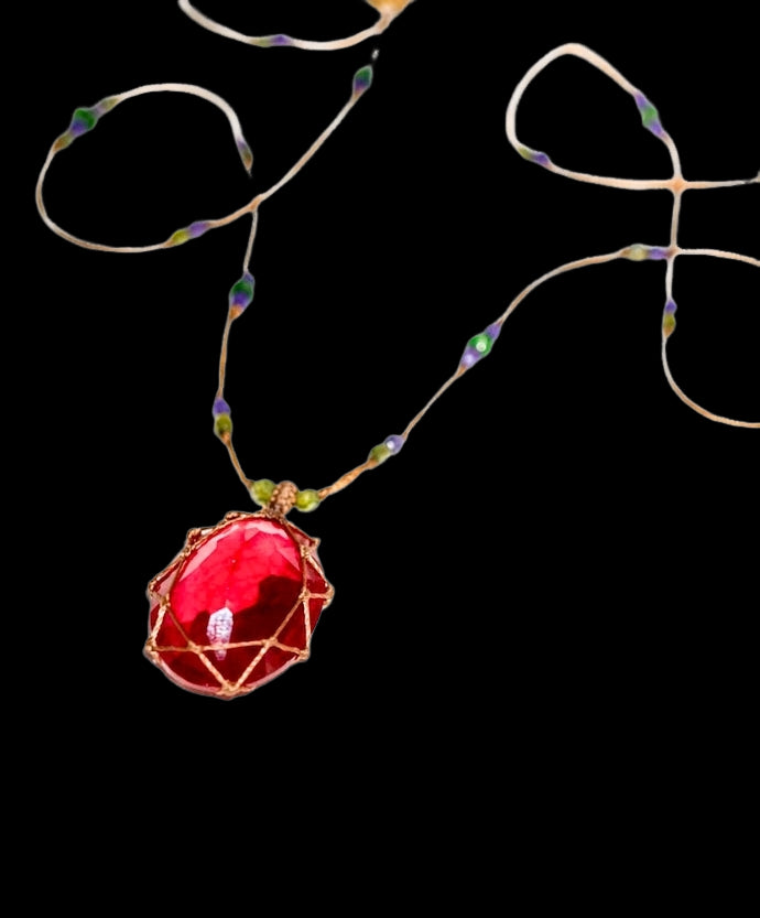 Short Tibetan Necklace - Red Indian Glass - Mix Tsavorite - Tobacco Thread